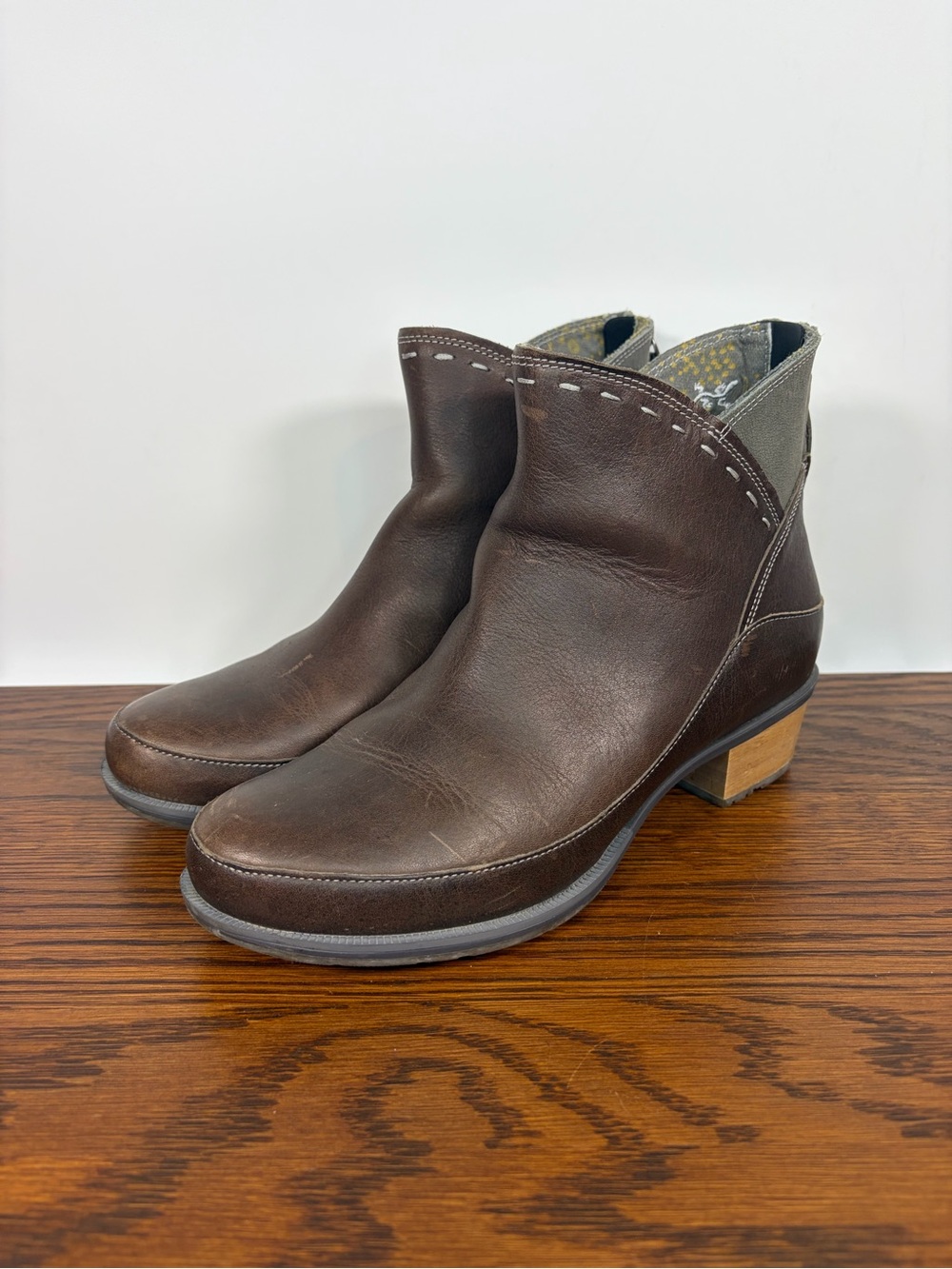 Chaco Cataluna Mid Ankle Boots Taupe Brown Leather Waterproof Women's Size 8.5